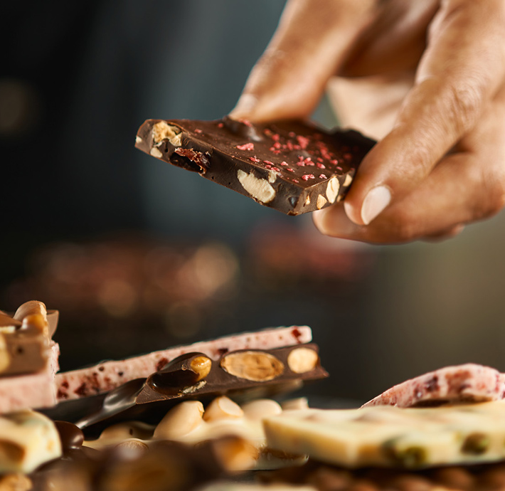 chocolate nut bar Läderach